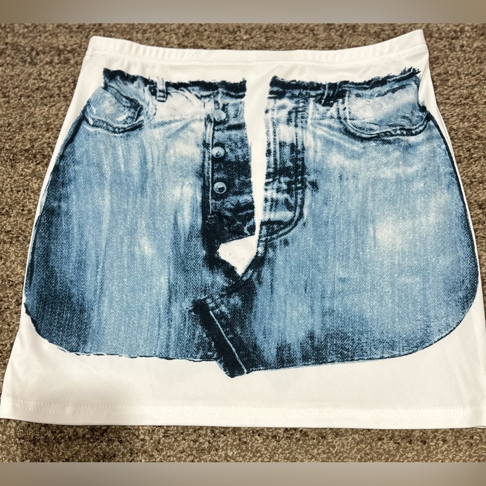 NWOT Juniors Mini Skirt